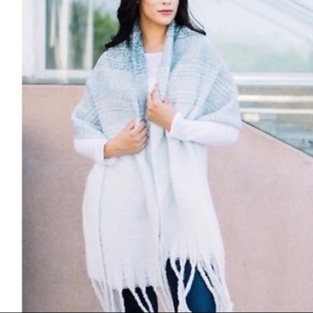 NWOT | Mer Sea | cashmere ombré scarf